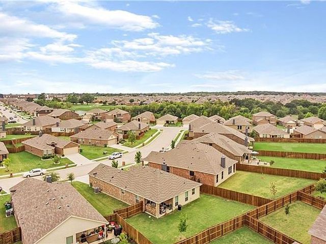 8717 Whirlwind Trail, Aubrey, TX 76227