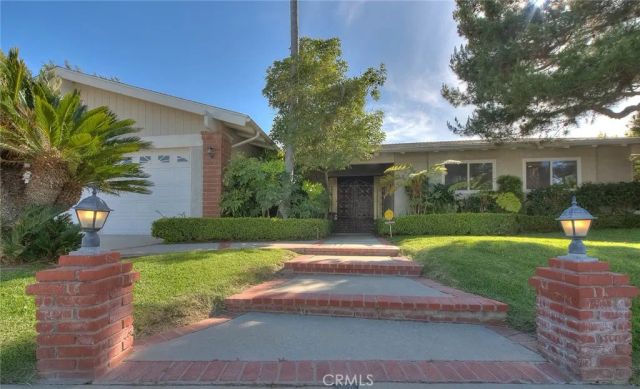 16612 Park Lane Circle, Los Angeles, CA 90049