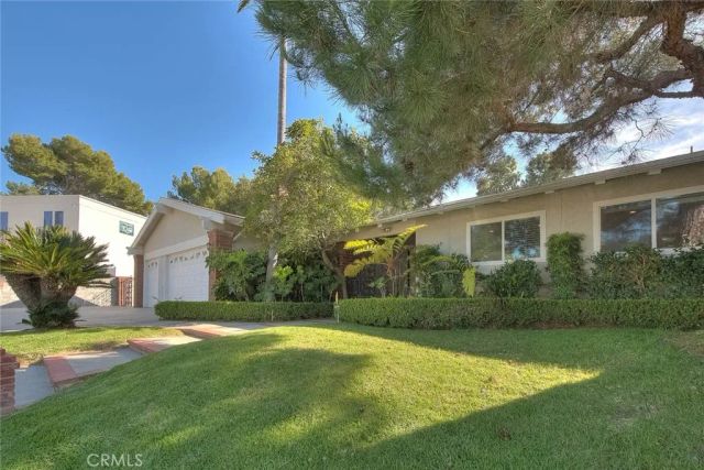 16612 Park Lane Circle, Los Angeles, CA 90049
