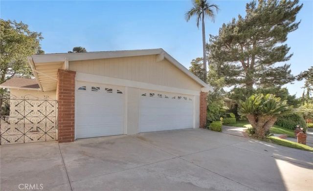 16612 Park Lane Circle, Los Angeles, CA 90049