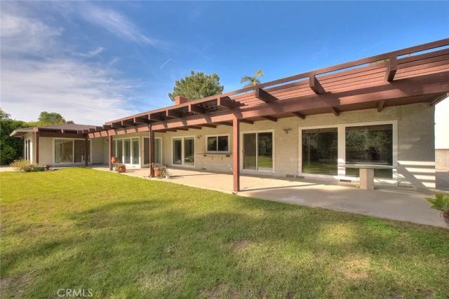 16612 Park Lane Circle, Los Angeles, CA 90049