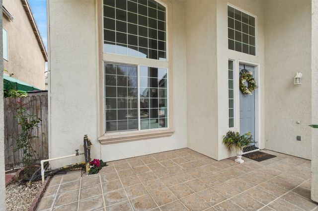 9475 Winding River Way, Elk Grove, CA 95624