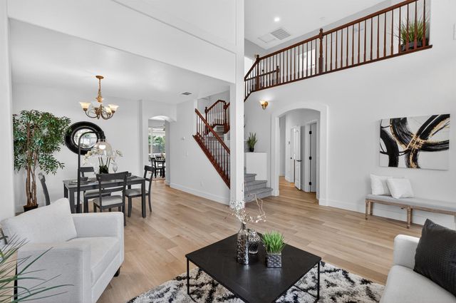 9475 Winding River Way, Elk Grove, CA 95624