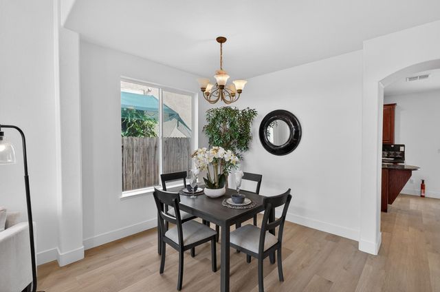 9475 Winding River Way, Elk Grove, CA 95624