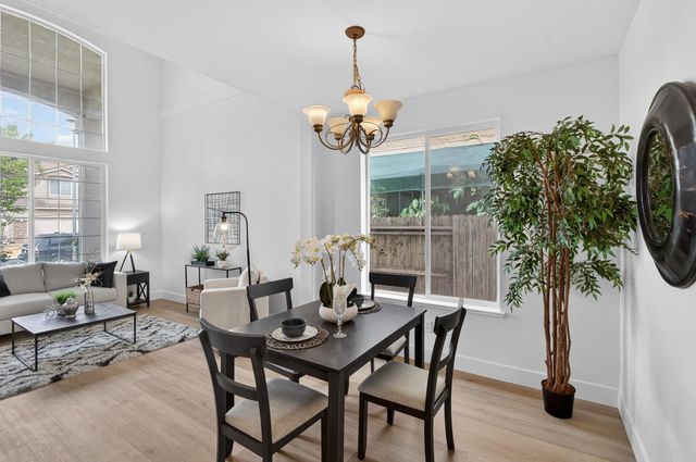 9475 Winding River Way, Elk Grove, CA 95624