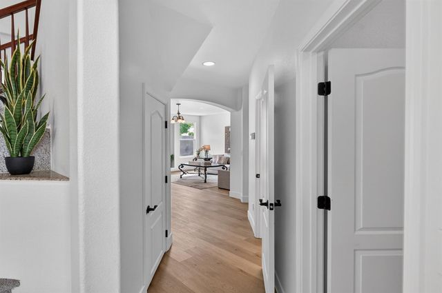 9475 Winding River Way, Elk Grove, CA 95624