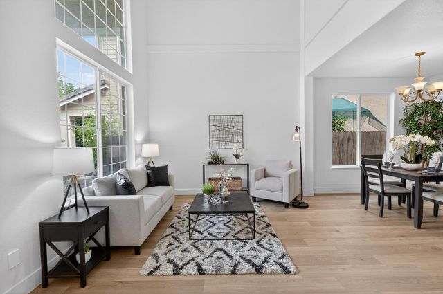 9475 Winding River Way, Elk Grove, CA 95624