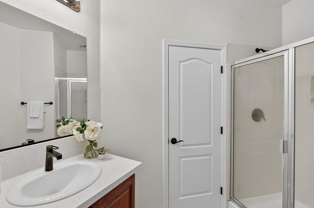 9475 Winding River Way, Elk Grove, CA 95624