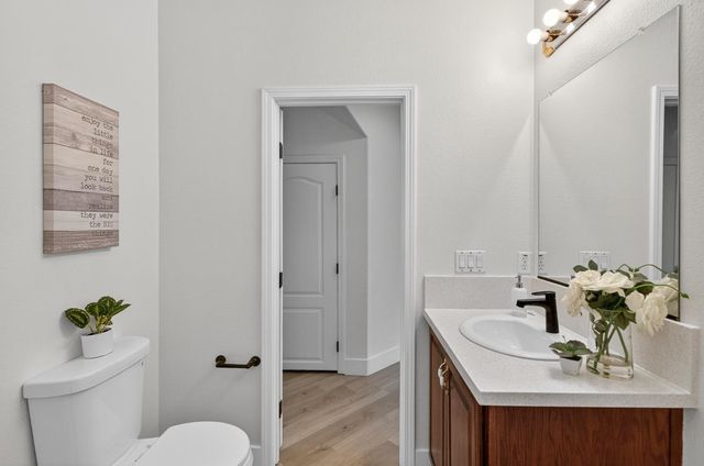 9475 Winding River Way, Elk Grove, CA 95624