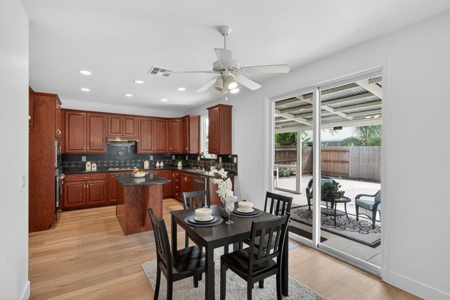 9475 Winding River Way, Elk Grove, CA 95624