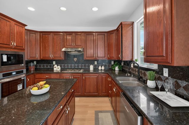 9475 Winding River Way, Elk Grove, CA 95624