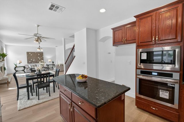 9475 Winding River Way, Elk Grove, CA 95624