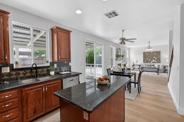 9475 Winding River Way, Elk Grove, CA 95624