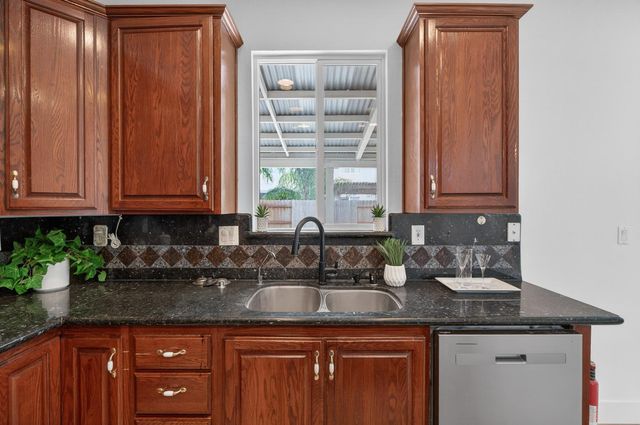 9475 Winding River Way, Elk Grove, CA 95624