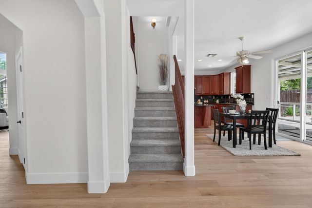 9475 Winding River Way, Elk Grove, CA 95624