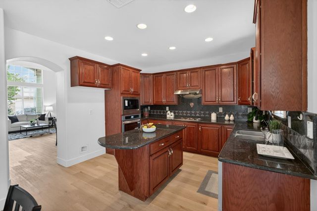 9475 Winding River Way, Elk Grove, CA 95624