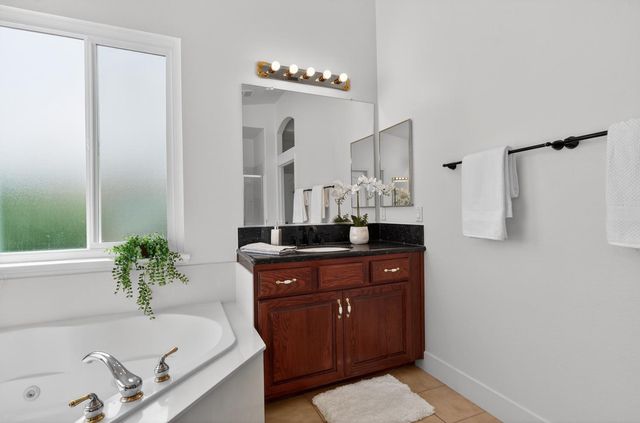 9475 Winding River Way, Elk Grove, CA 95624