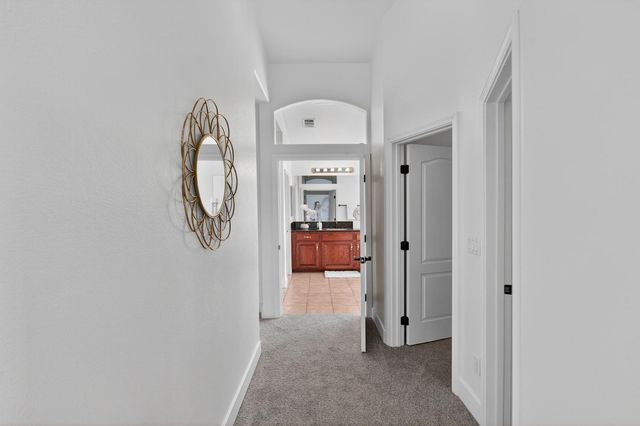 9475 Winding River Way, Elk Grove, CA 95624