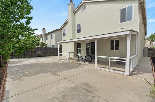 9475 Winding River Way, Elk Grove, CA 95624