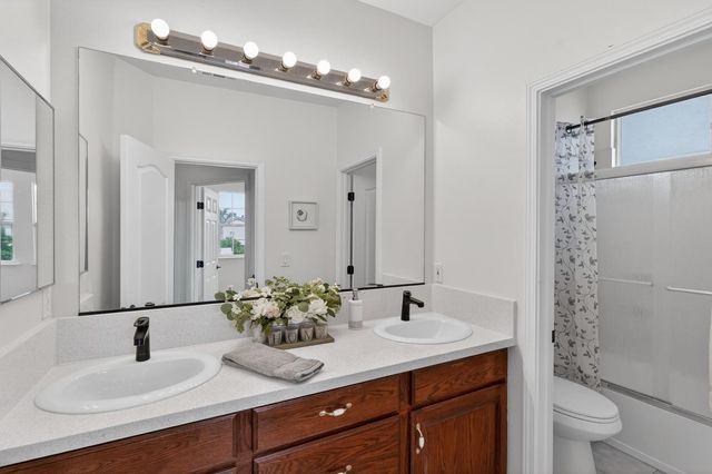 9475 Winding River Way, Elk Grove, CA 95624