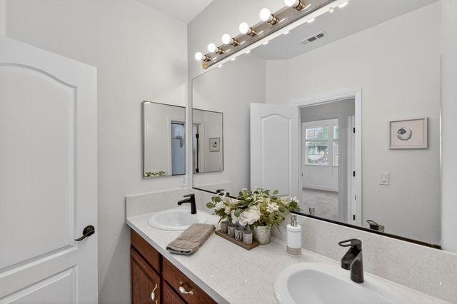 9475 Winding River Way, Elk Grove, CA 95624