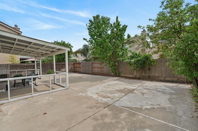 9475 Winding River Way, Elk Grove, CA 95624