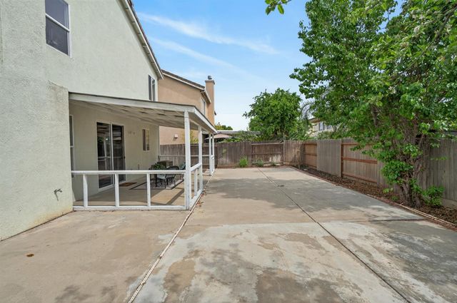 9475 Winding River Way, Elk Grove, CA 95624