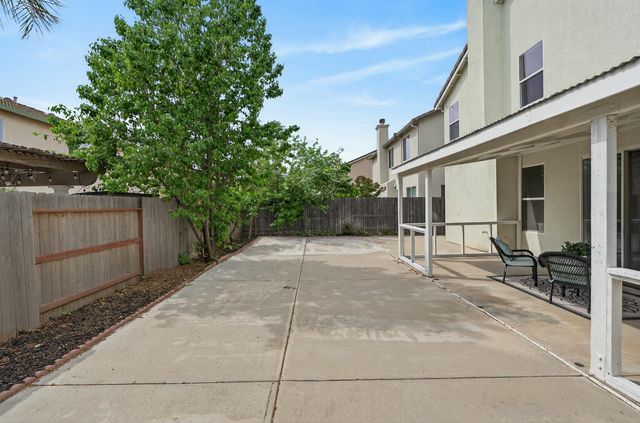 9475 Winding River Way, Elk Grove, CA 95624