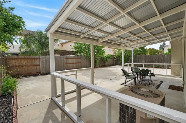 9475 Winding River Way, Elk Grove, CA 95624