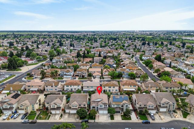 9475 Winding River Way, Elk Grove, CA 95624