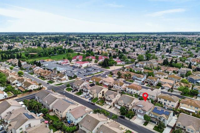 9475 Winding River Way, Elk Grove, CA 95624