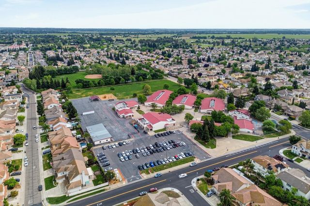 9475 Winding River Way, Elk Grove, CA 95624