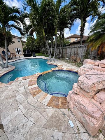 15465 SW 117th St, Miami, FL 33196