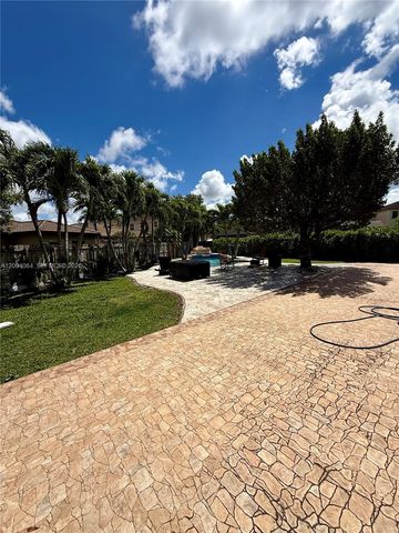 15465 SW 117th St, Miami, FL 33196