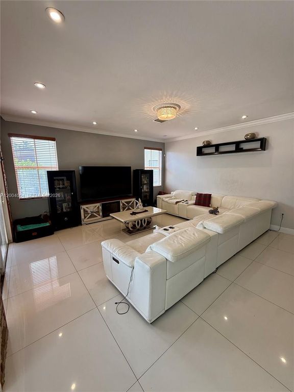 15465 SW 117th St, Miami, FL 33196