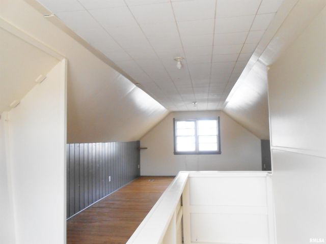 1548 W CENTRAL PARK Avenue, Davenport, IA 52804