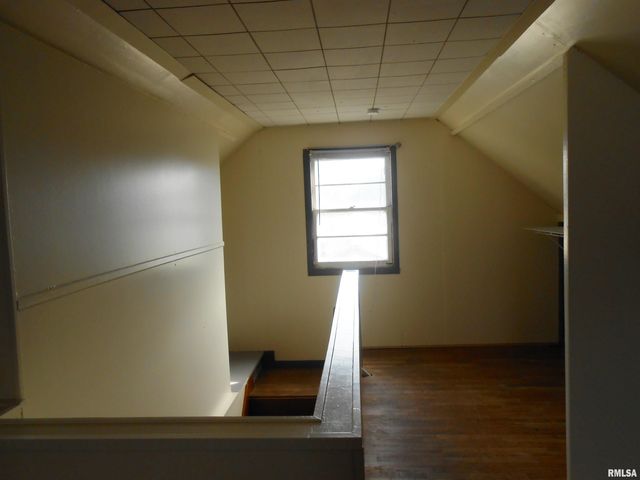 1548 W CENTRAL PARK Avenue, Davenport, IA 52804