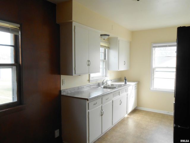 1548 W CENTRAL PARK Avenue, Davenport, IA 52804