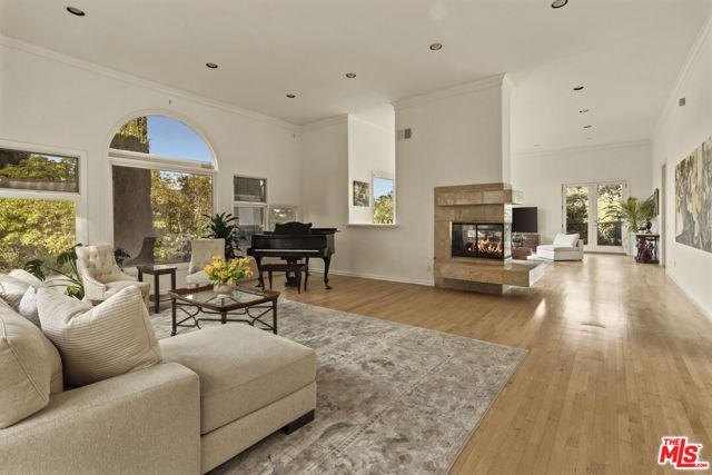 3780 Multiview Drive, Los Angeles, CA 90068