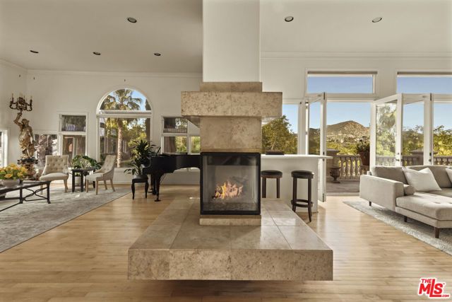 3780 Multiview Drive, Los Angeles, CA 90068