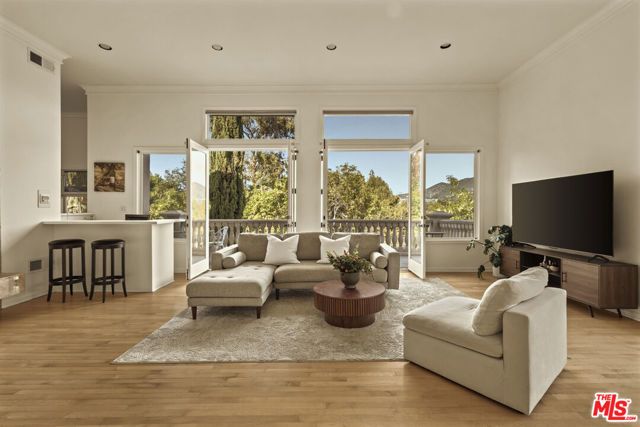 3780 Multiview Drive, Los Angeles, CA 90068