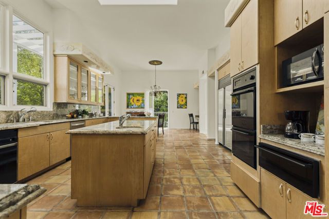 3780 Multiview Drive, Los Angeles, CA 90068