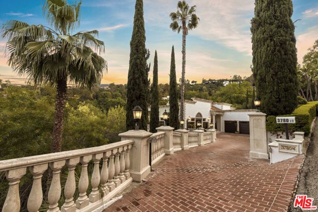 3780 Multiview Drive, Los Angeles, CA 90068