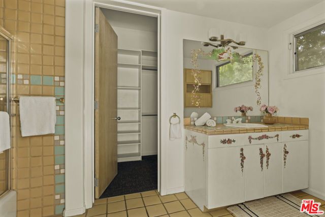 3780 Multiview Drive, Los Angeles, CA 90068