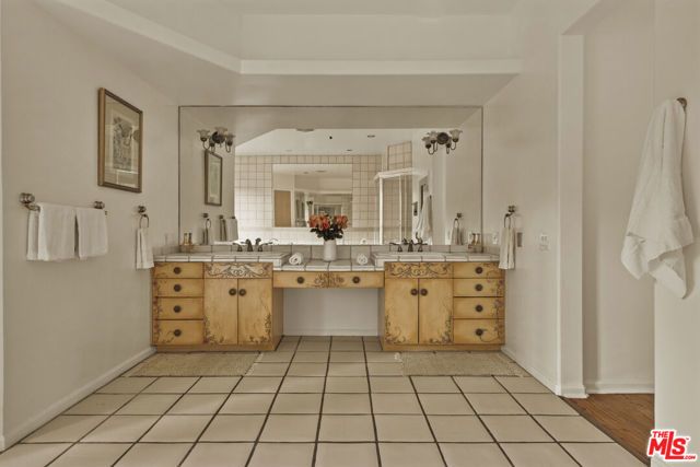 3780 Multiview Drive, Los Angeles, CA 90068