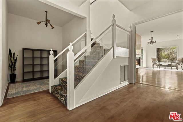 3780 Multiview Drive, Los Angeles, CA 90068