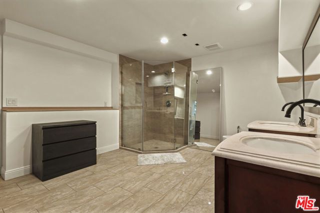 3780 Multiview Drive, Los Angeles, CA 90068