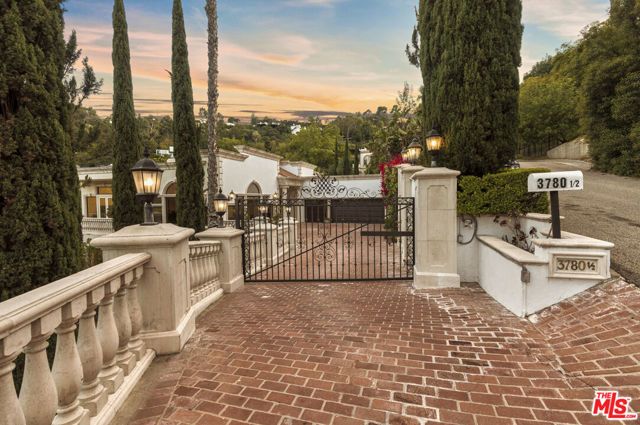 3780 Multiview Drive, Los Angeles, CA 90068