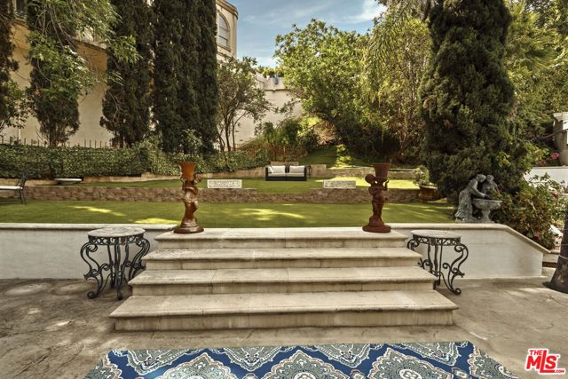 3780 Multiview Drive, Los Angeles, CA 90068