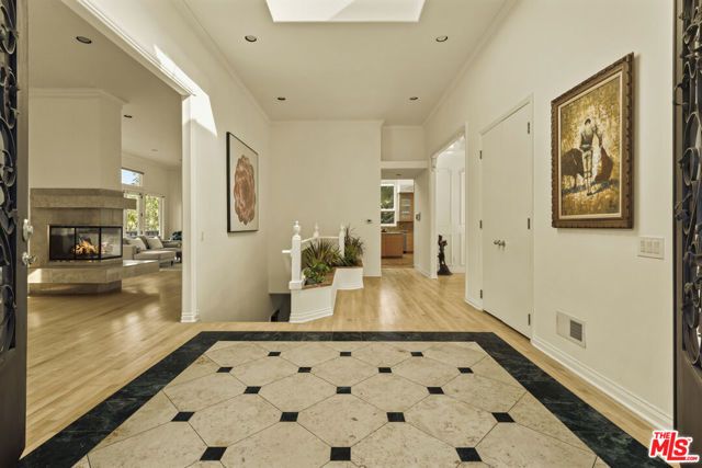 3780 Multiview Drive, Los Angeles, CA 90068